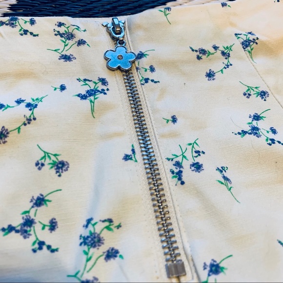 Urban Outfitters • Retro Floral Mini Skirt - Picture 11 of 11